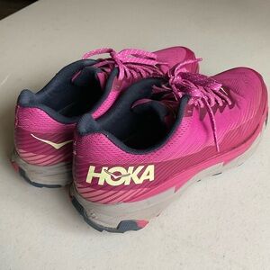 Hoka One One women's Clifton 6 pink trail running shoes women’s size 10